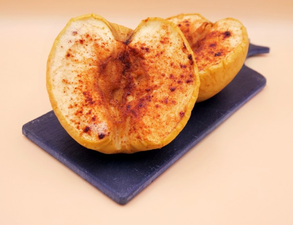 Baked apple with honey and cinnamon recipe