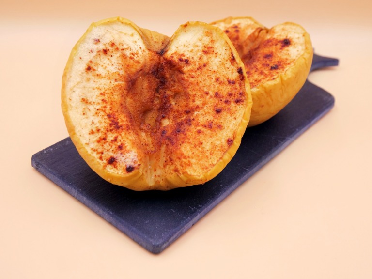 Baked apple with honey and cinnamon recipe