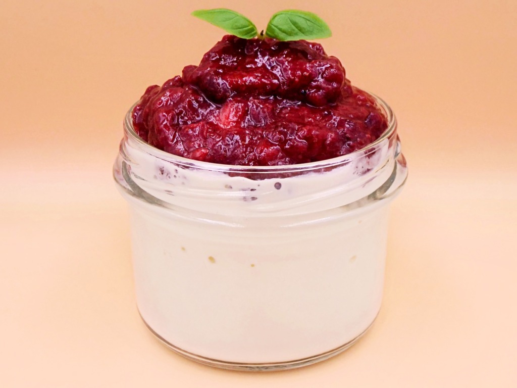 Cottage cheese with strawberry puree recipe