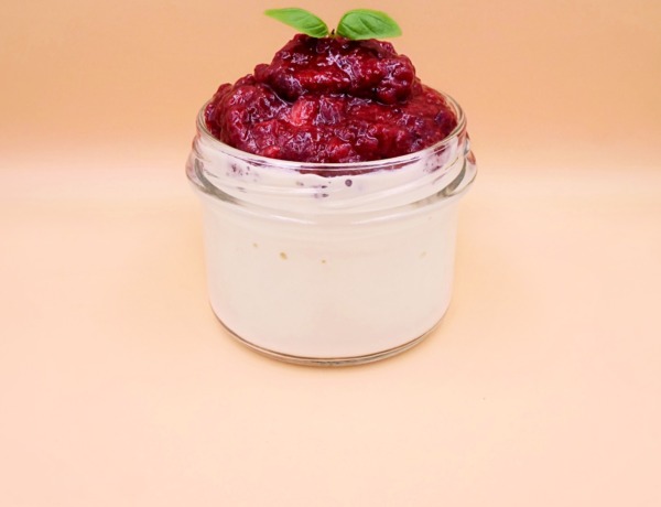Cottage cheese with strawberry puree recipe