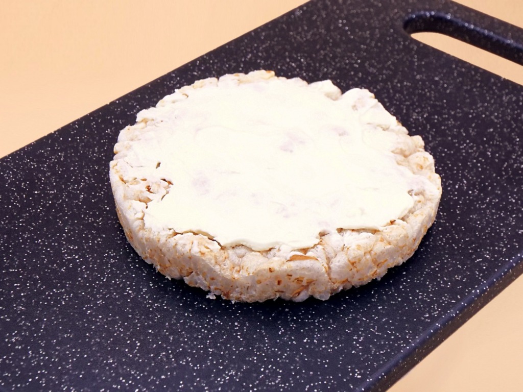 Rice cakes with ricotta cheese and banana recipe