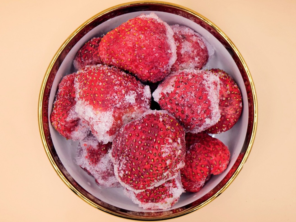 Frozen strawberries with yogurt recipe