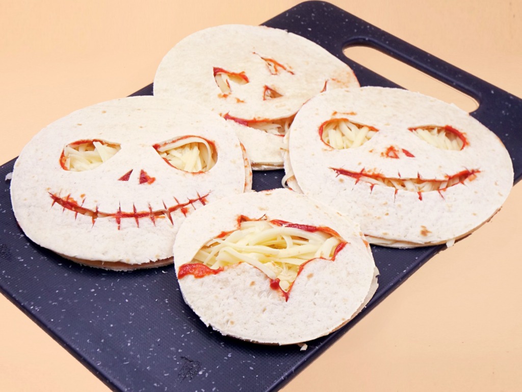 Halloween mini ghost pizzas recipe