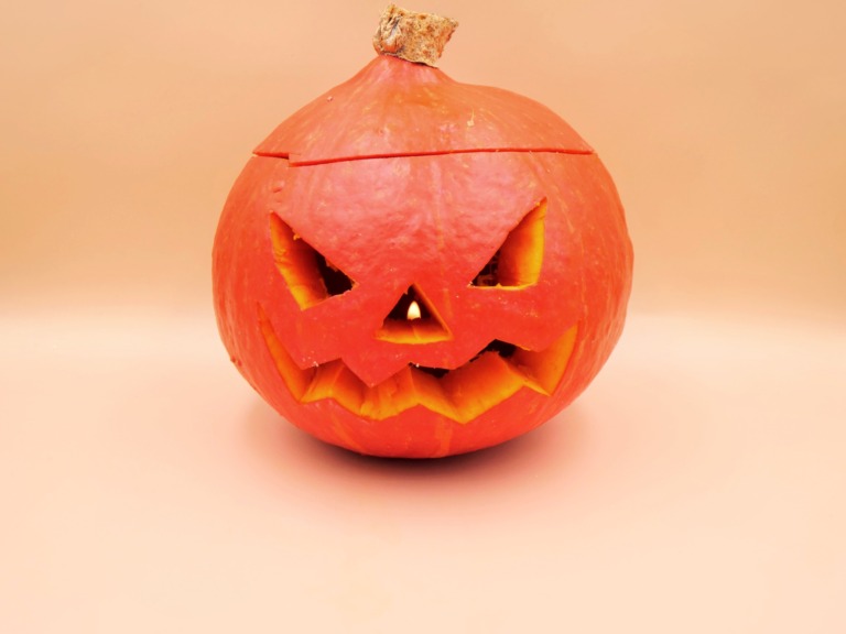 How to carve a pumpkin for Halloween?