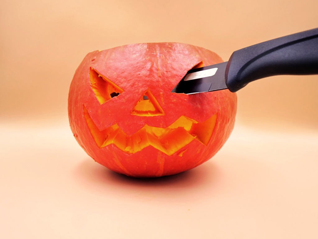 How to carve a pumpkin for Halloween?