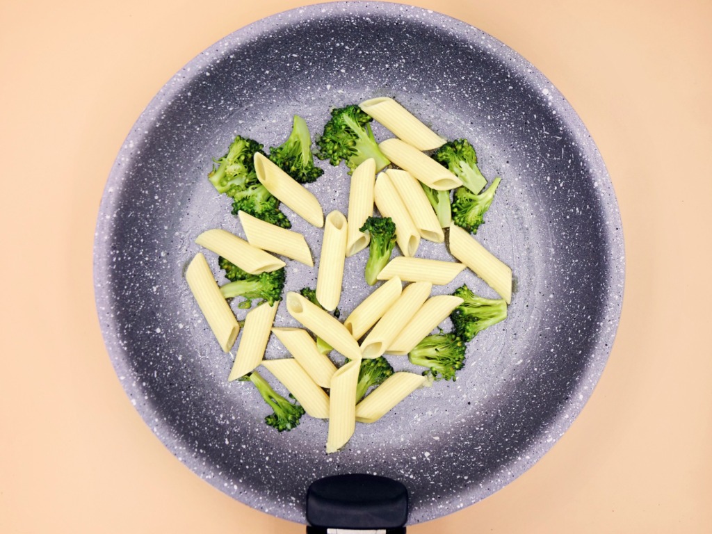 Pasta with broccoli and toasted sesame recipe