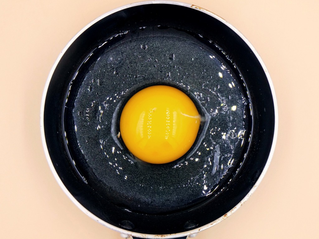 How to make a fried egg?