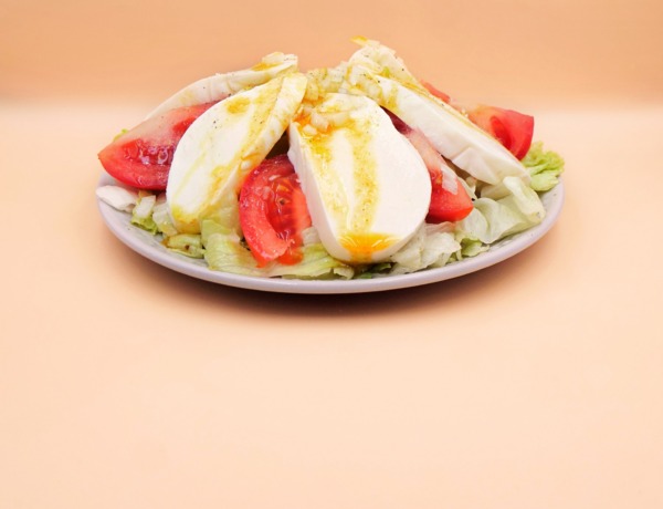 Salad with mozzarella and a hint of curry recipe