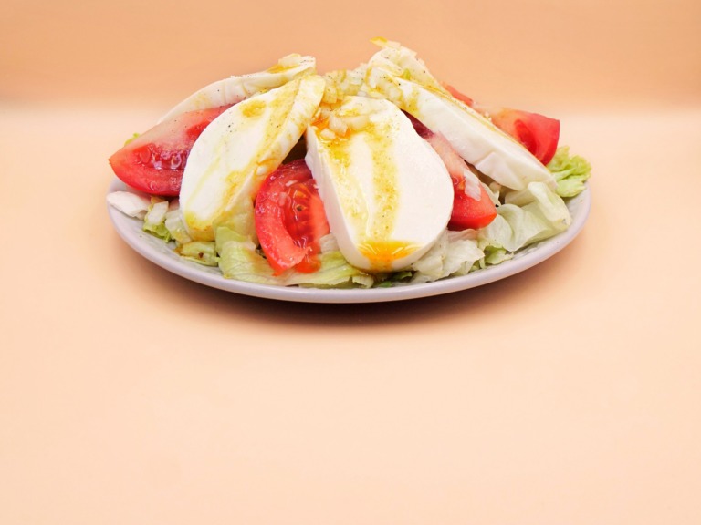 Salad with mozzarella and a hint of curry recipe