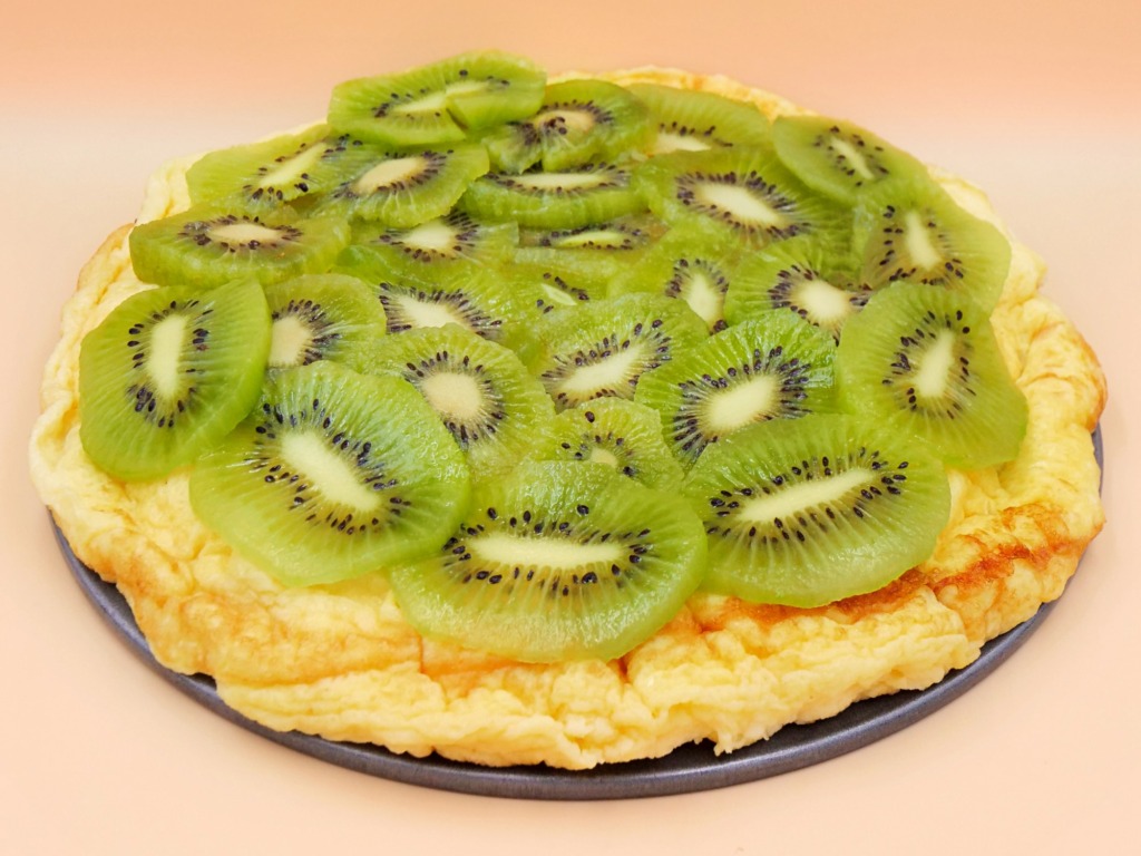 Sweet omelette with kiwi recipe