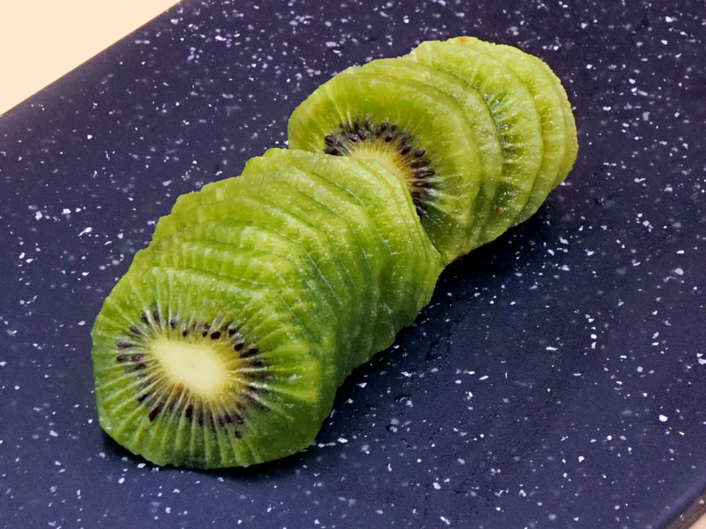 Sweet omelette with kiwi recipe