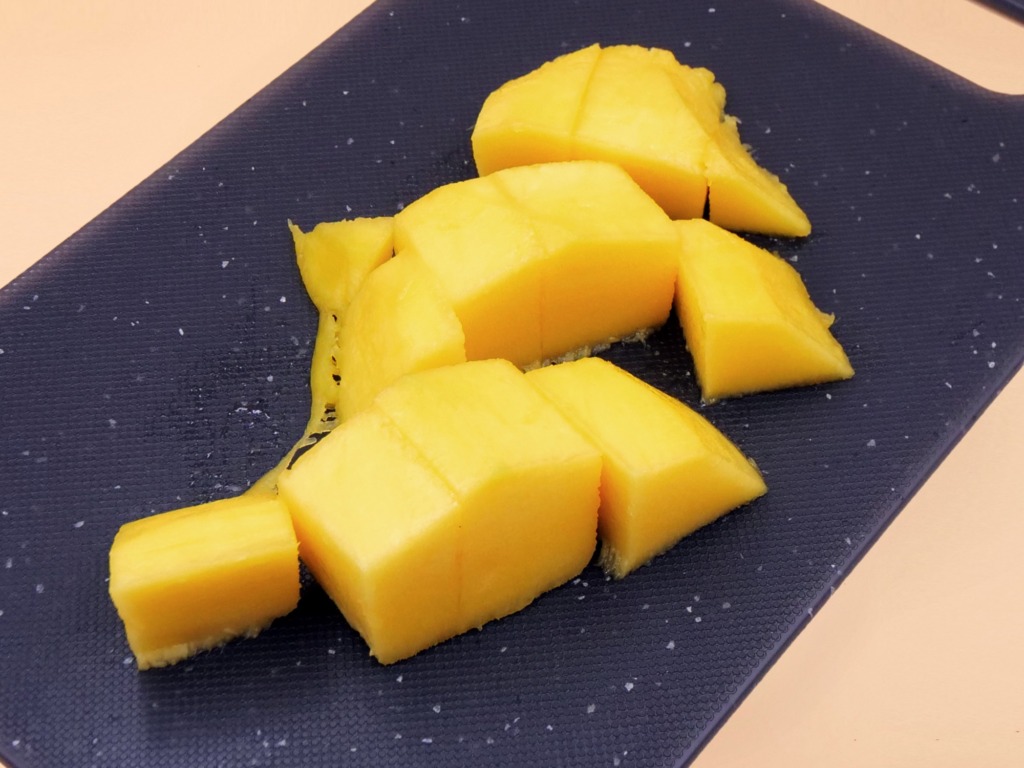 Oatmeal with milk and mango recipe