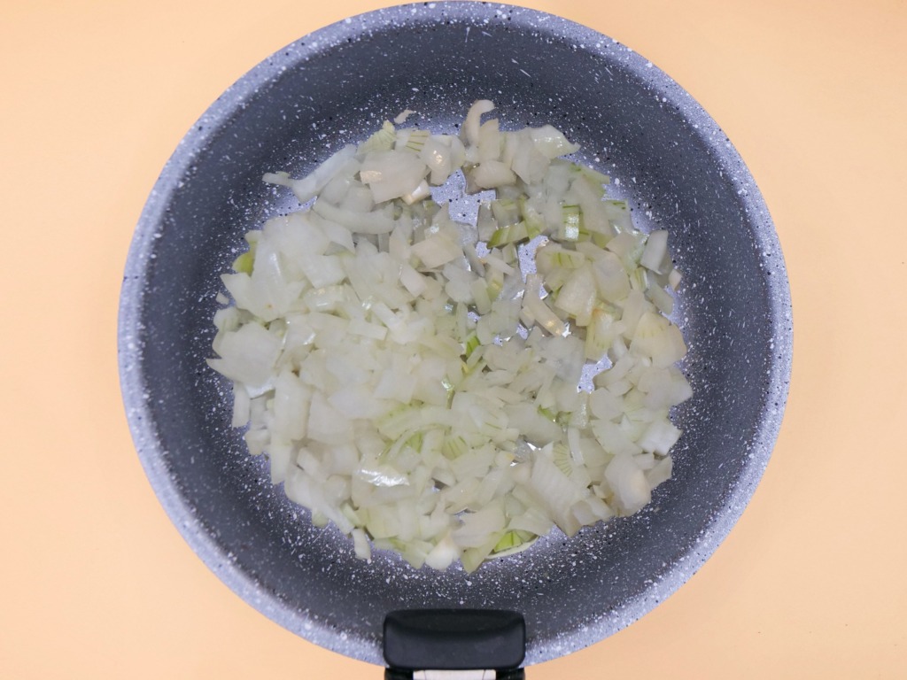 Cabbage stew with beef, pear and dried plums recipe