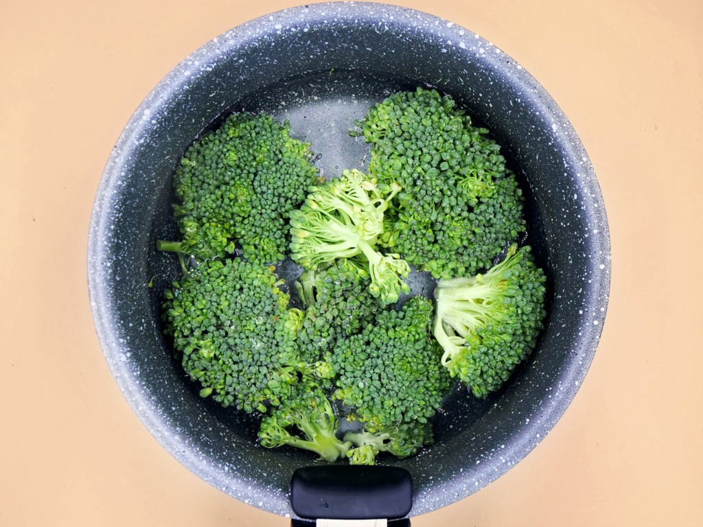 Broccoli salad with egg and leek recipe