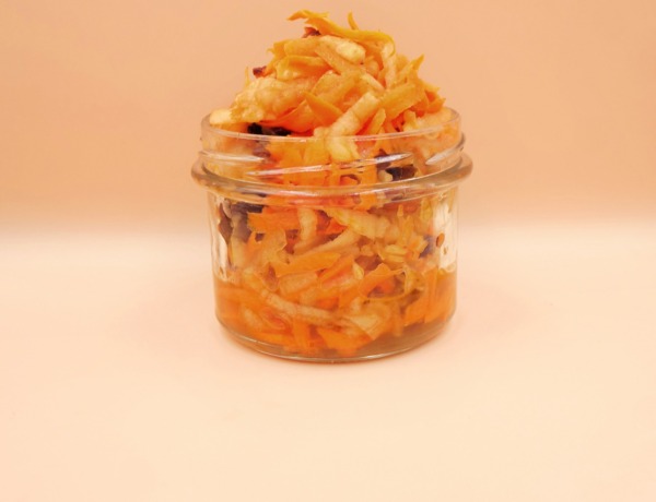 Carrot, apple and raisin salad with olive oil recipe