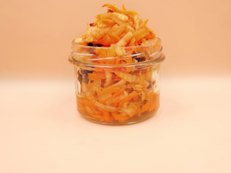 Carrot, apple and raisin salad with olive oil recipe