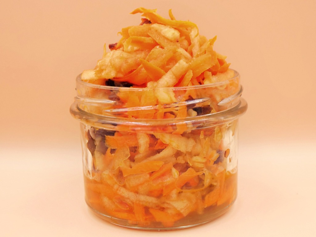 Carrot, apple and raisin salad with olive oil recipe