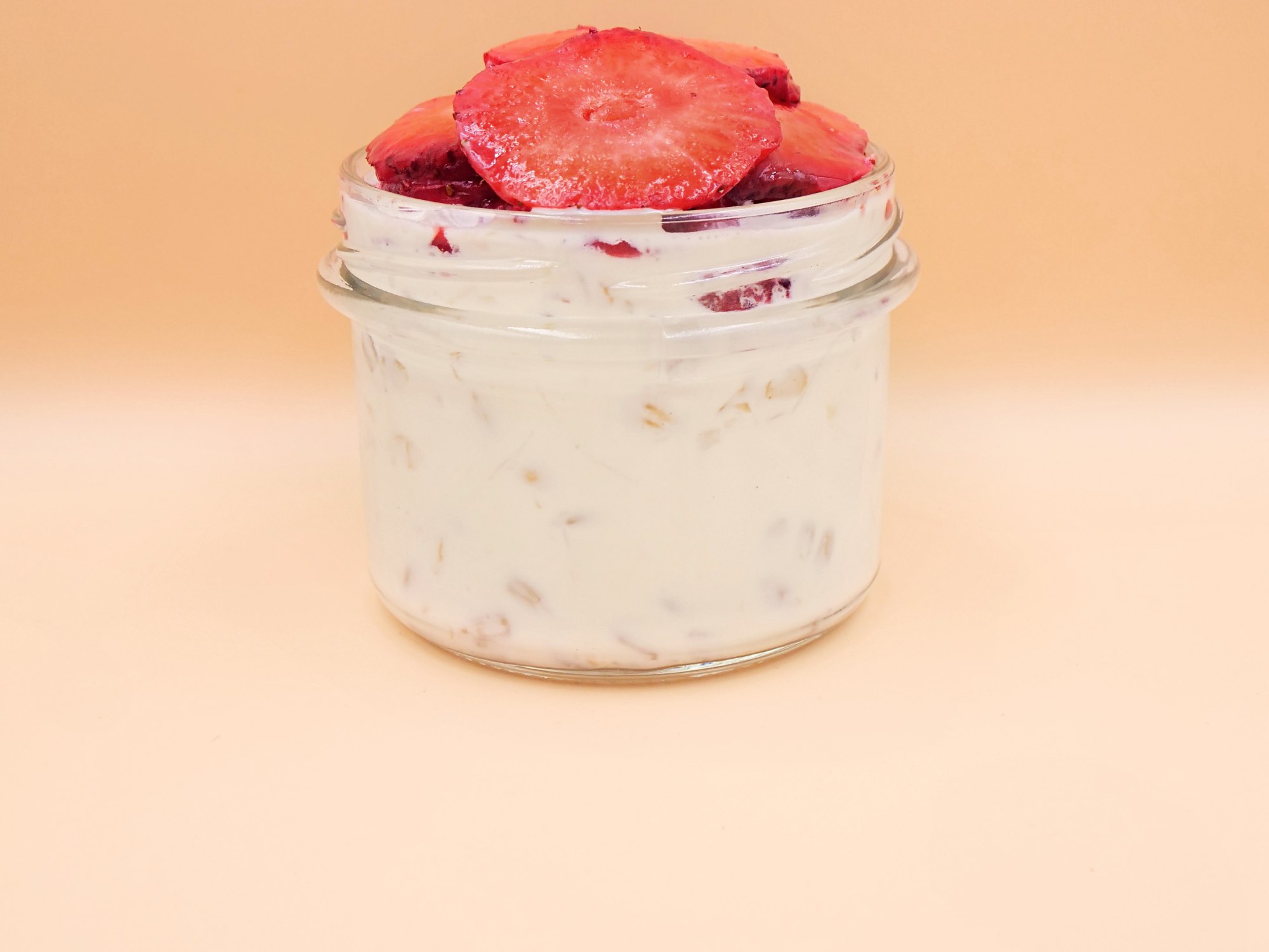 Creamy muesli with strawberries recipe