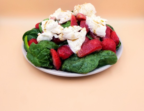 Goat cheese and strawberry salad recipe