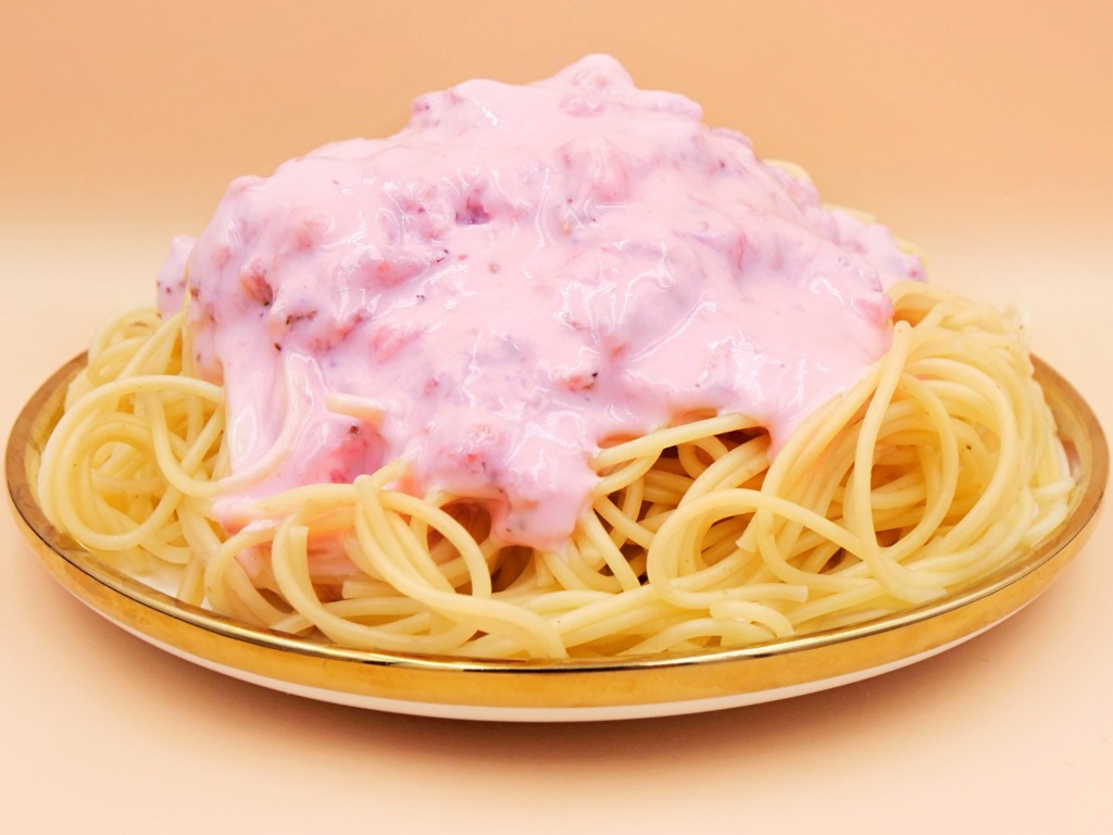 Pasta with strawberries and yogurt recipe