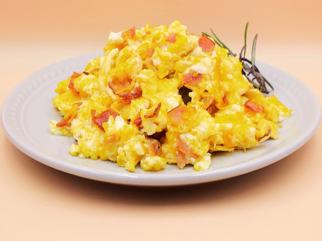 Scrambled eggs with bacon recipe