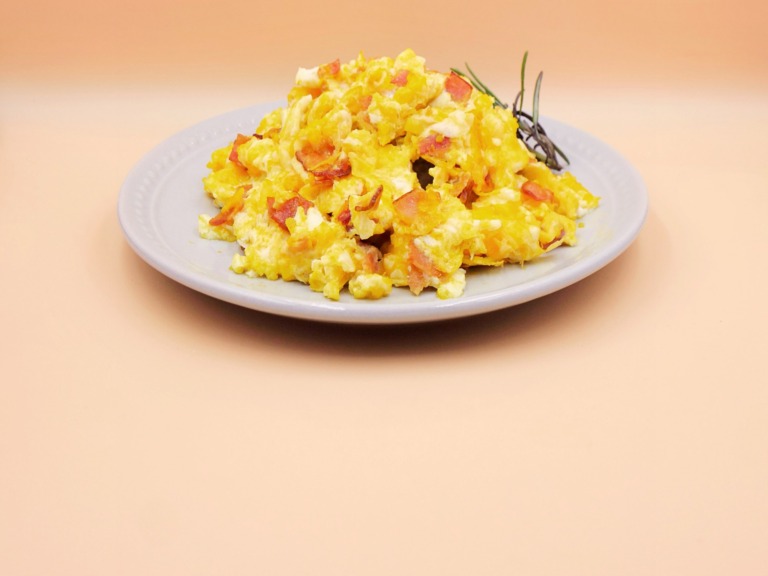 Scrambled eggs with bacon recipe