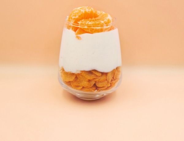 Sweet skyr with Corn Flakes and tangerine recipe