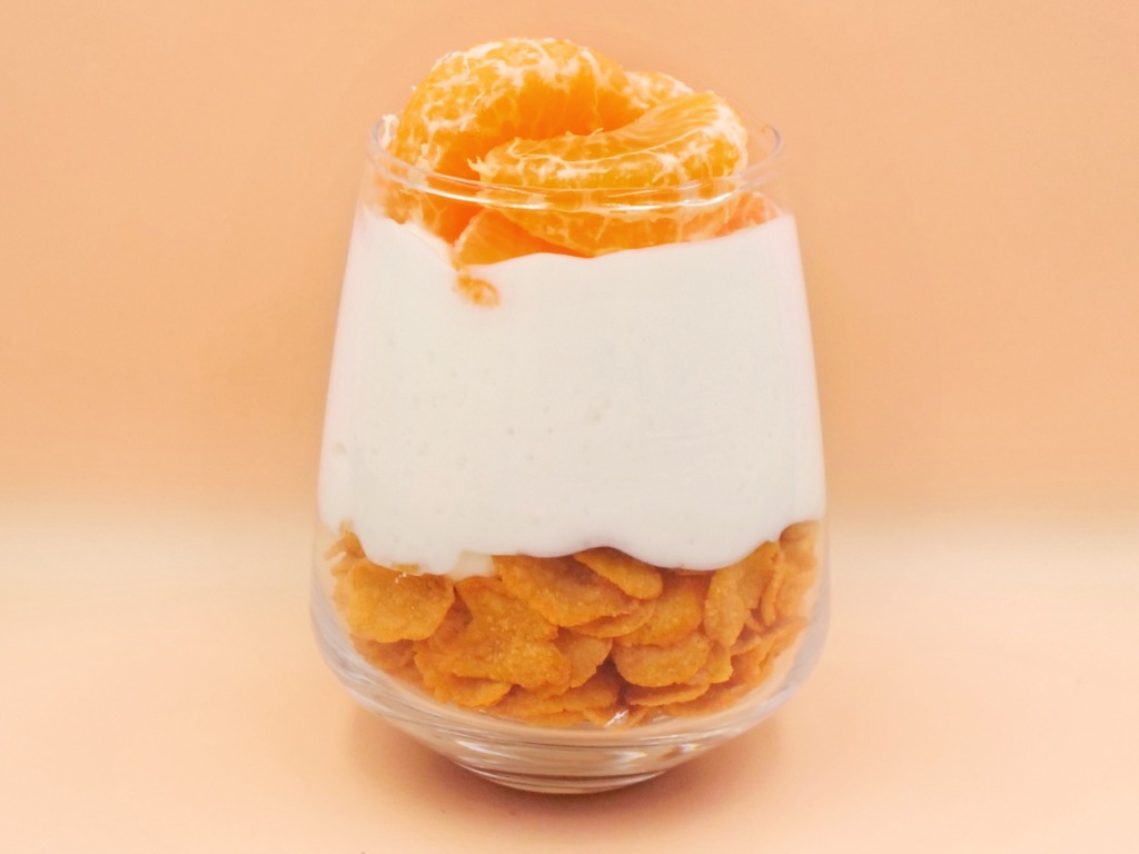 Sweet skyr with Corn Flakes and tangerine recipe