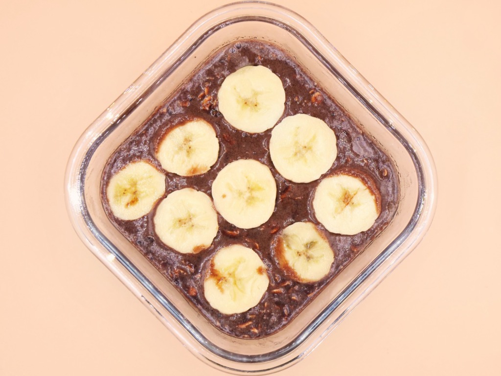 Baked chocolate-banana flavored oatmeal recipe