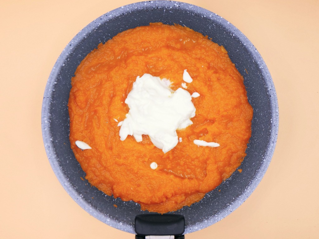 Carrot cream soup with yogurt recipe