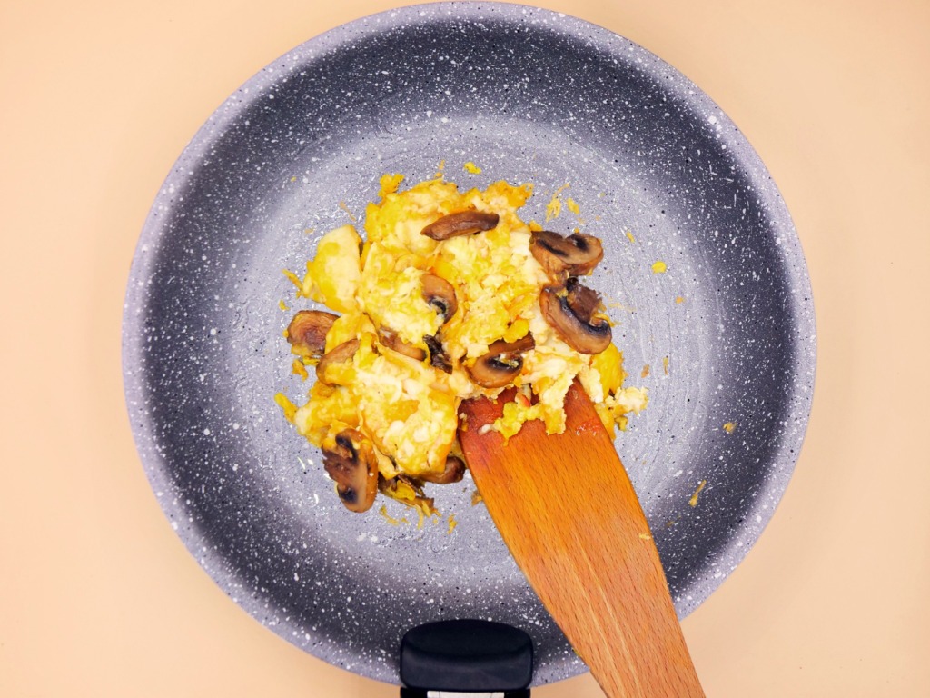 Scrambled eggs with mushrooms recipe