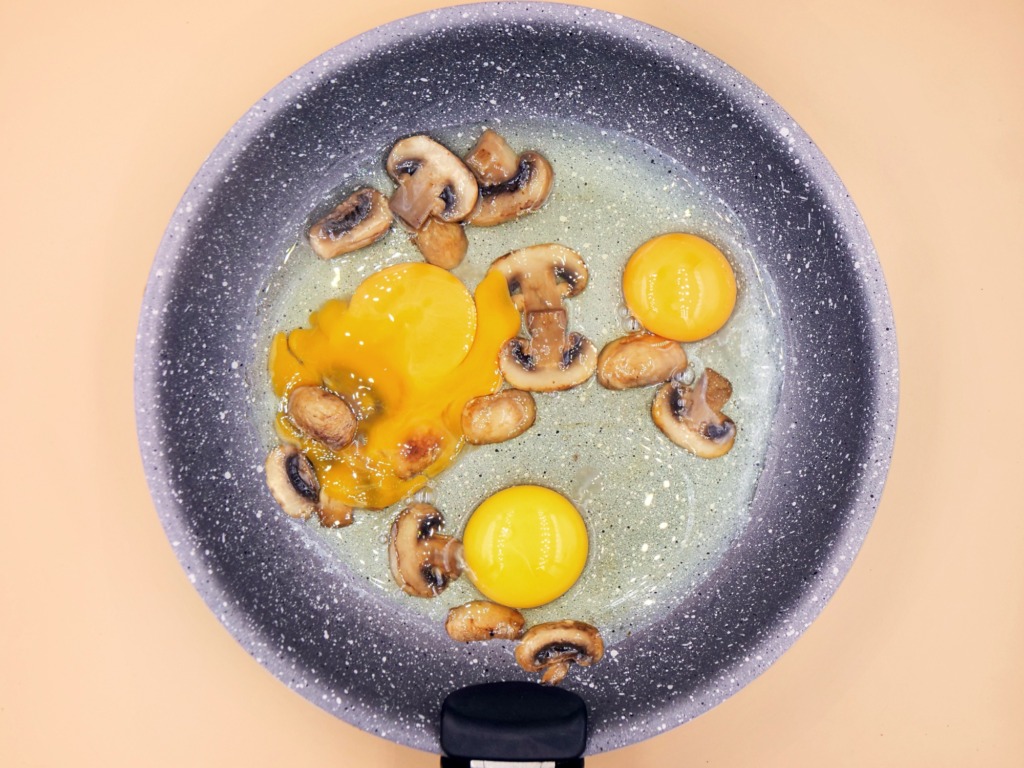Scrambled eggs with mushrooms recipe