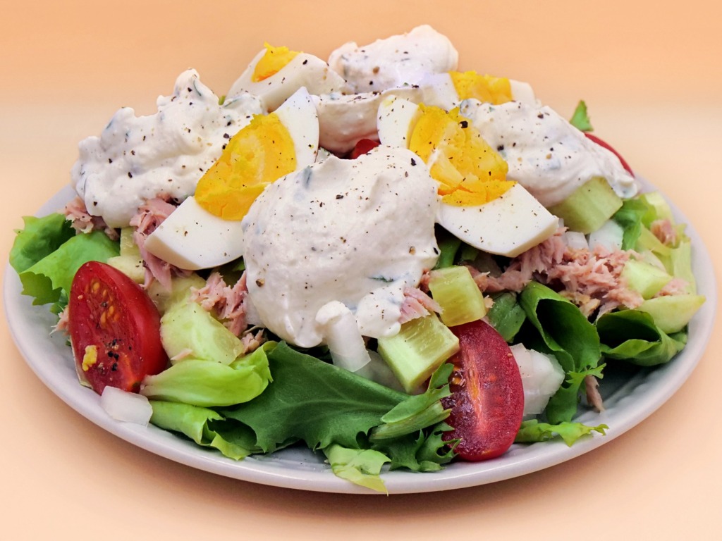 Tuna salad with egg and yogurt-horseradish sauce recipe