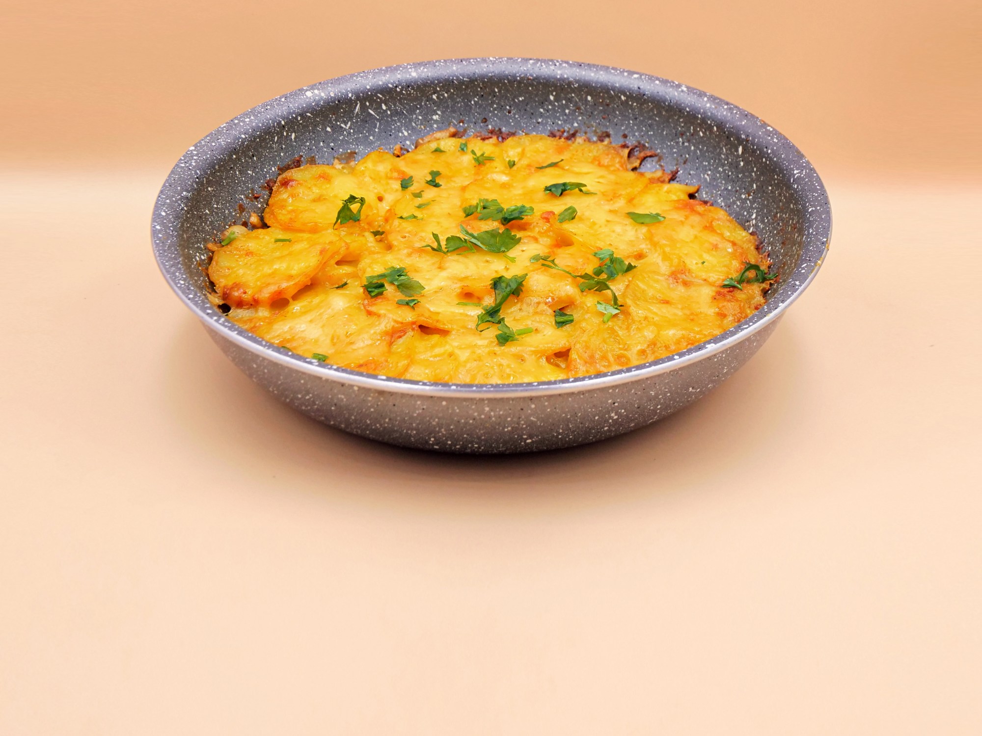 Pan-fried cheesy potatoes recipe