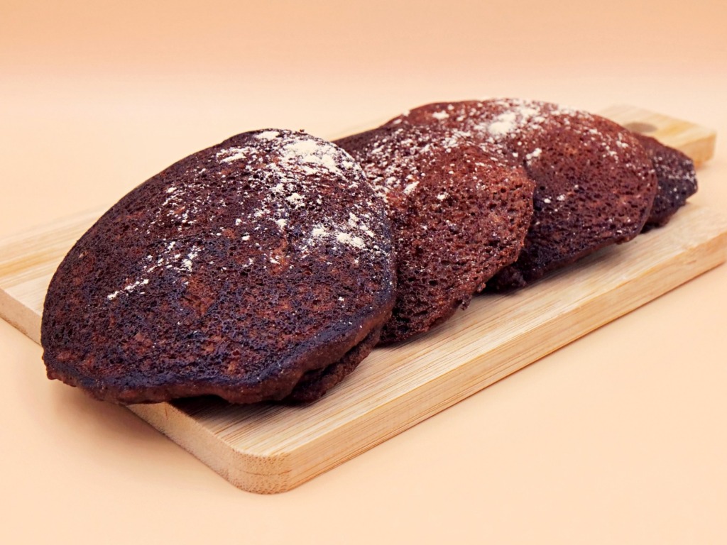 Fluffy banana-chocolate pancakes recipe