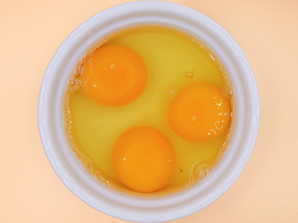 Microwave cheesy scrambled eggs recipe
