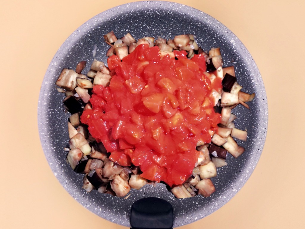 Stewed eggplant in tomatoes with yogurt recipe