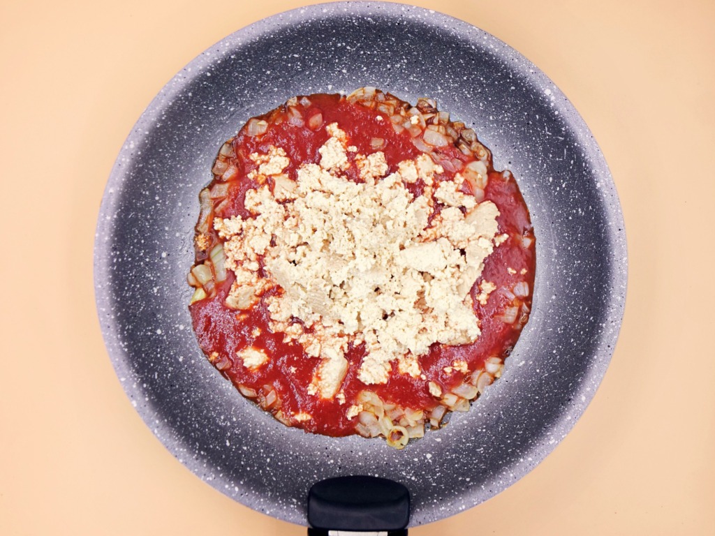 Pasta with tofu in tomato sauce recipe