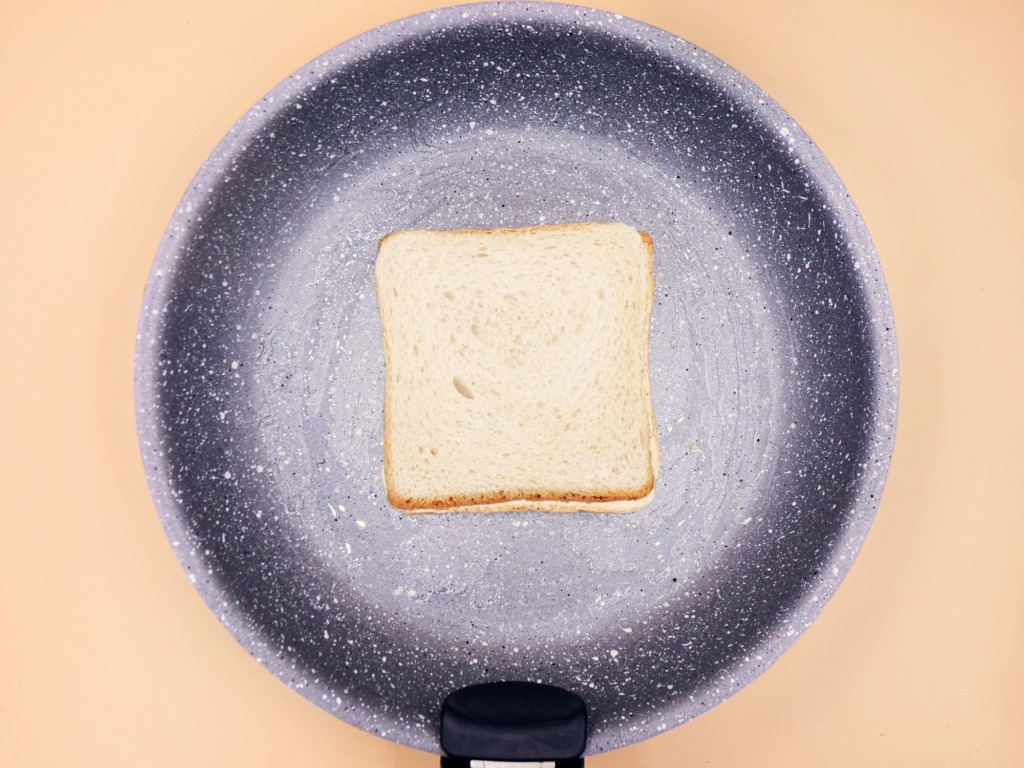 Pan-fried peanut butter toasts recipe