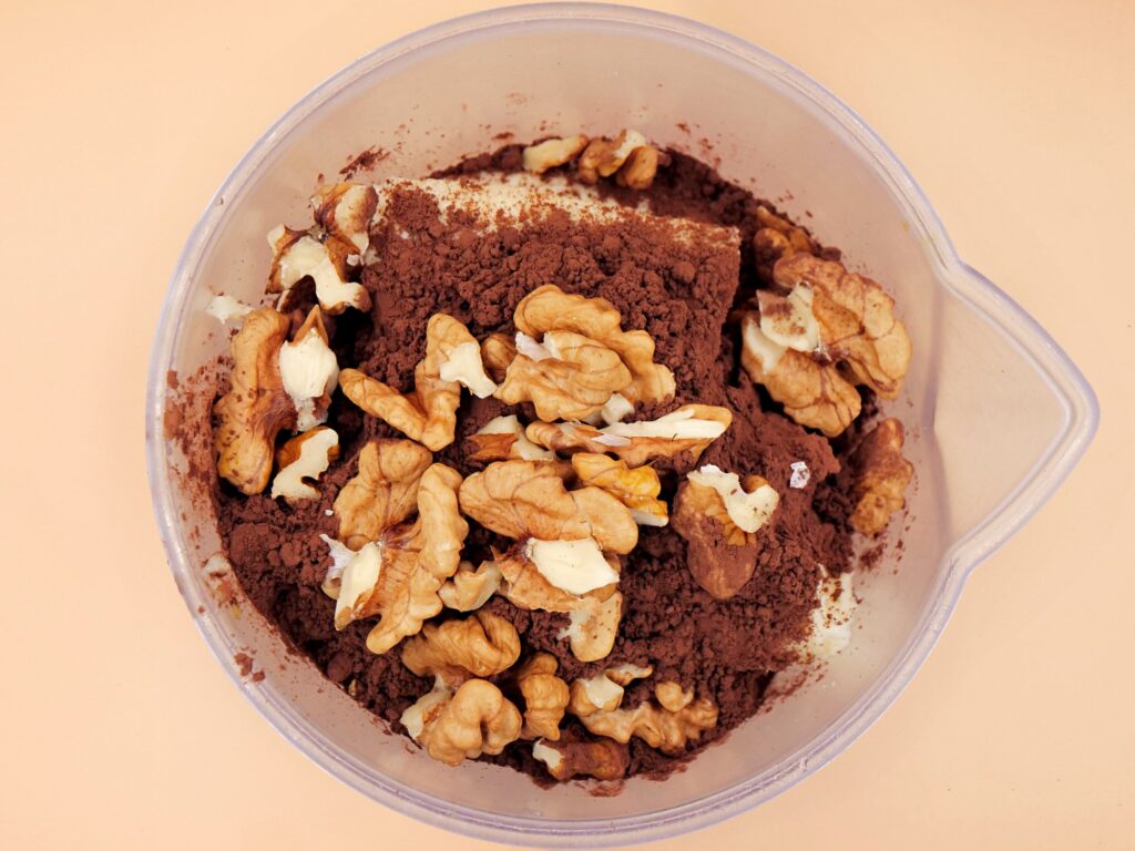 Banana brownie with coconut flakes recipe